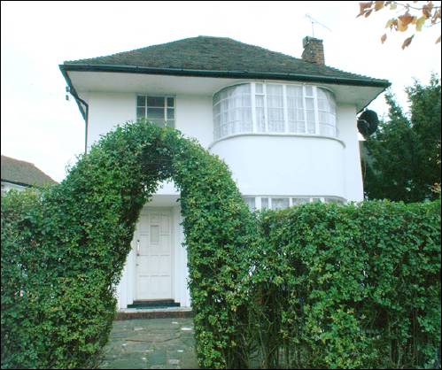 31 Howard Walk